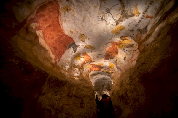 Ophorus Tours - Lascaux IV International Center : A Glimpse into Prehistoric Cave Art