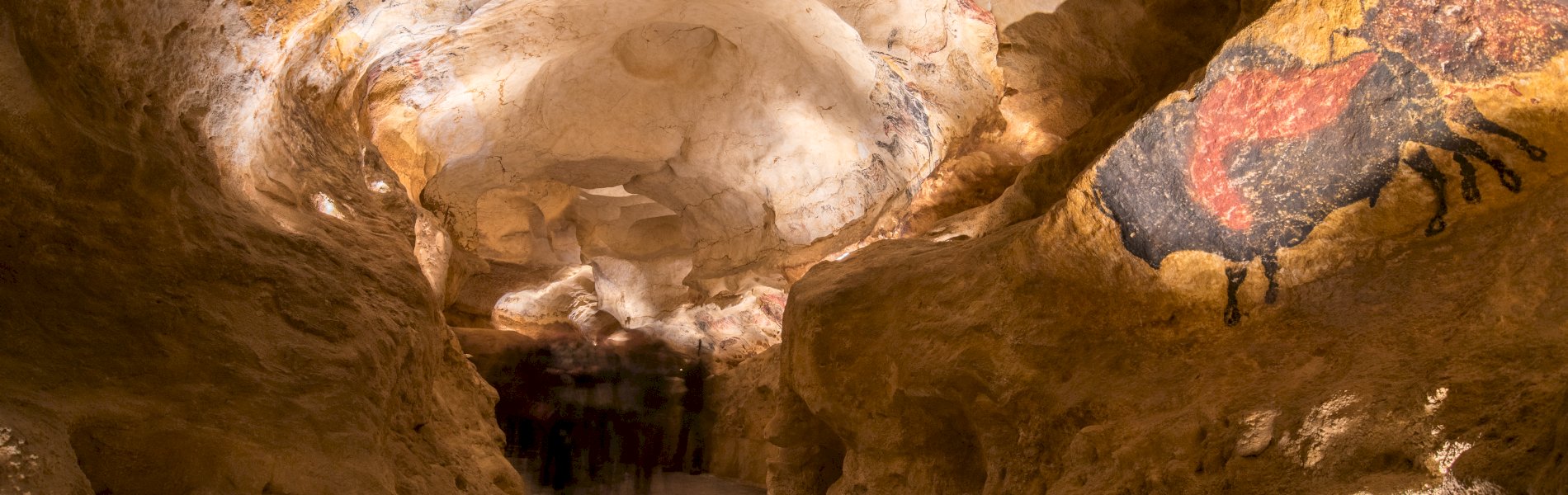Ophorus Tours - Lascaux IV International Center : A Glimpse into Prehistoric Cave Art
