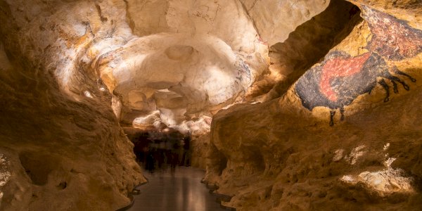 Ophorus Tours - Lascaux IV International Center : A Glimpse into Prehistoric Cave Art