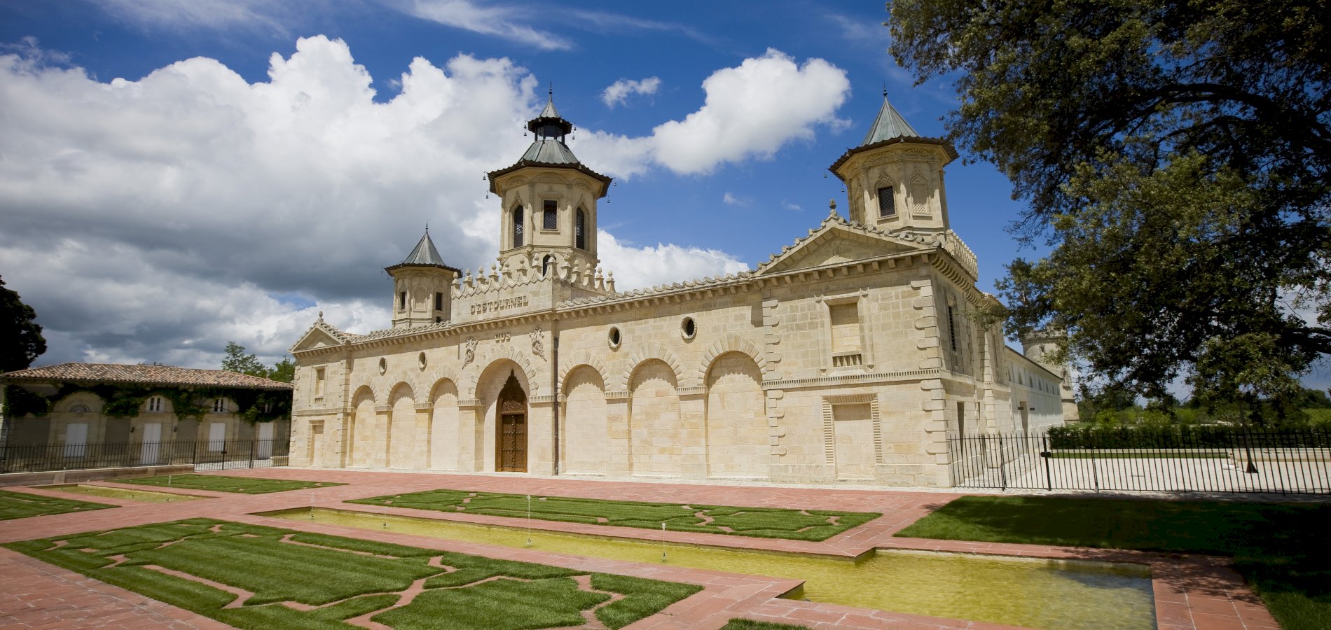 Ophorus Tours - Vineyards of Medoc: Wine Tour from Bordeaux to Le Verdon Cruise Port