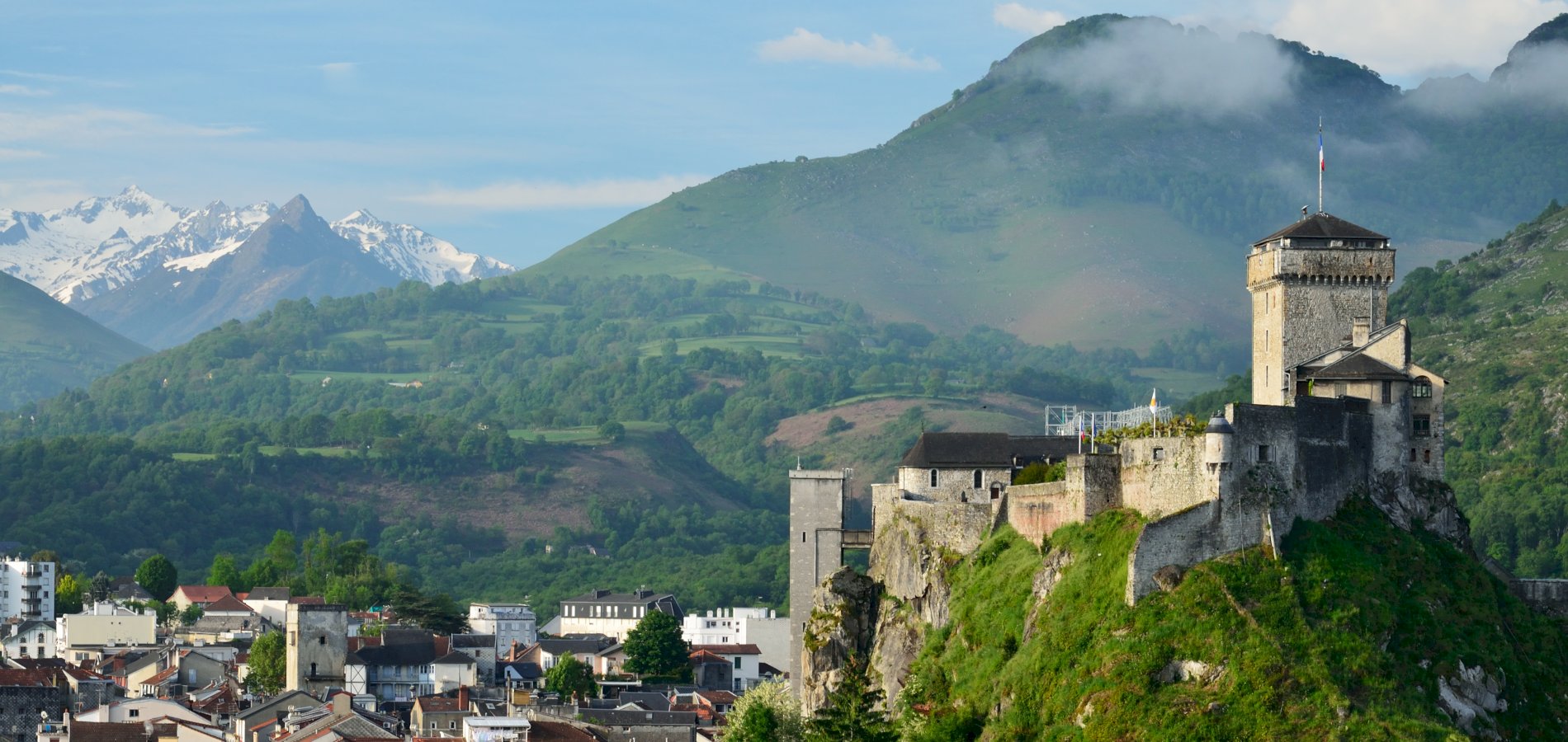Ophorus Tours - From Bordeaux to Lourdes Private Transfer
