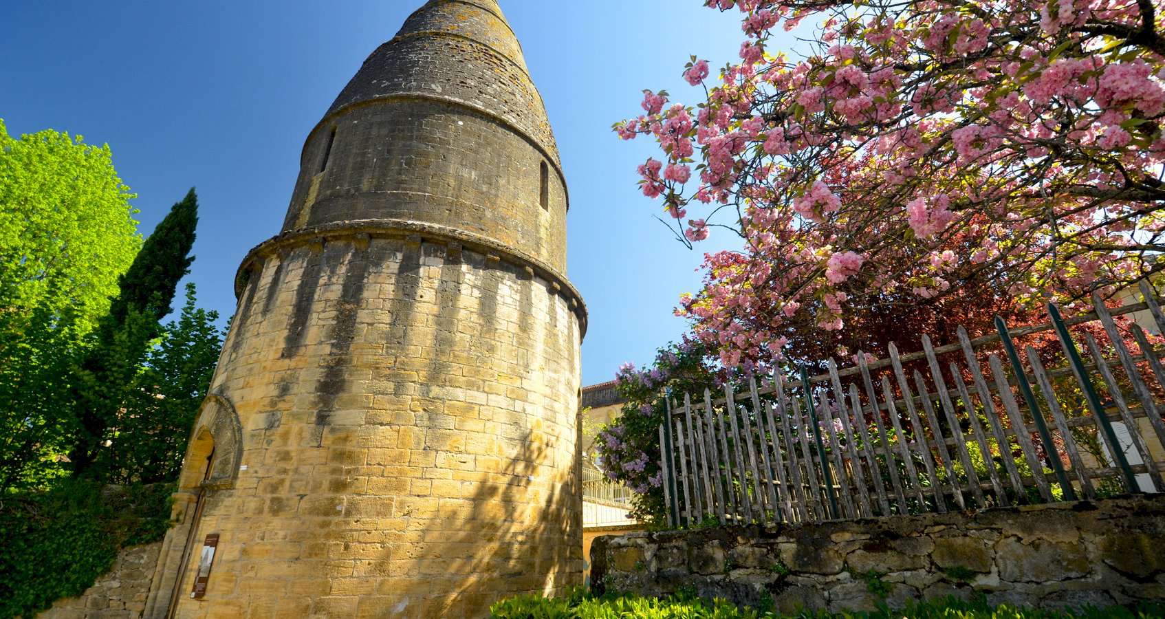Ophorus Tours - From Bordeaux to Sarlat la Canéda Private Transfer