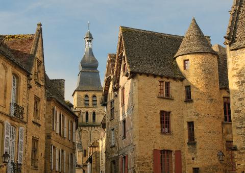 Ophorus Tours - From Brive Airport to Sarlat la Canéda Private Transfer