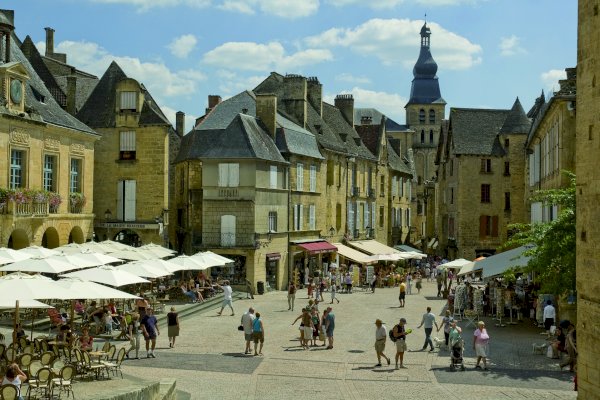 Ophorus Tours - From Brive Airport to Sarlat la Canéda Private Transfer