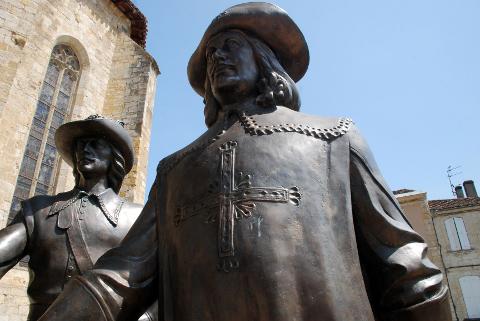 Ophorus Tours - Bordeaux to Armagnac: Private Day Trip with Distillery Tours & Tastings
