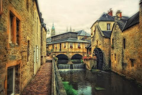 Ophorus Tours - Paris Private transfer to Bayeux