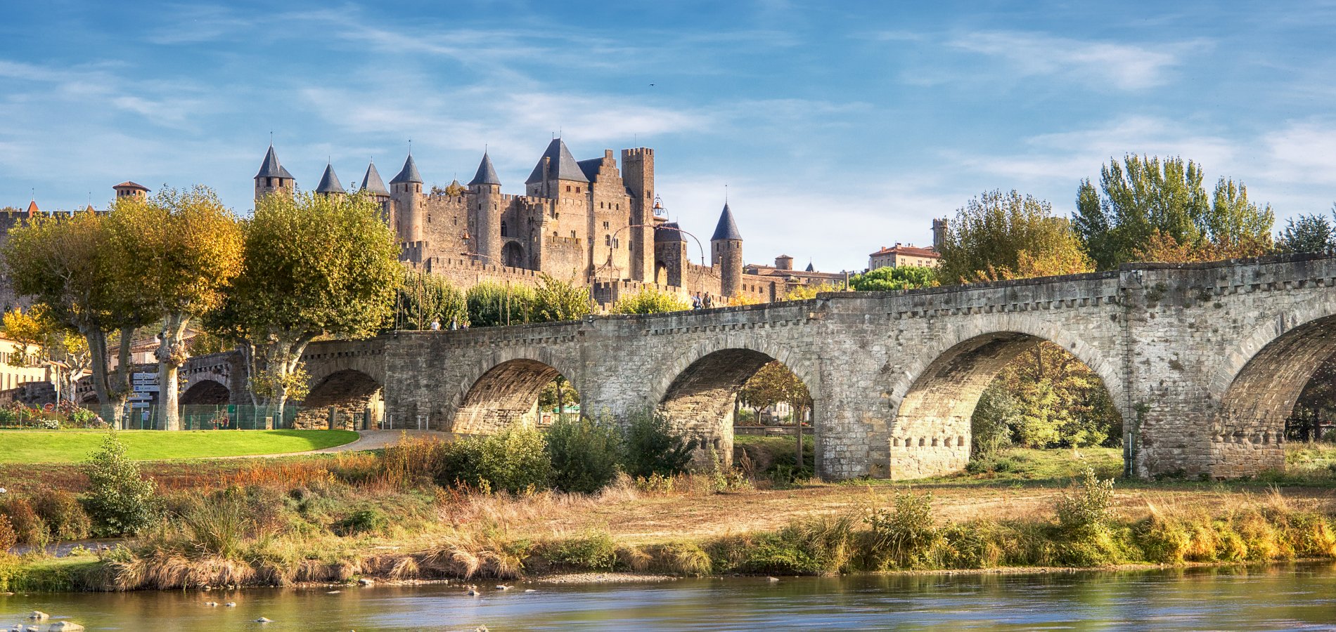 Ophorus Tours - From Sarlat la Canéda to Avignon Private Sightseeing Transfer