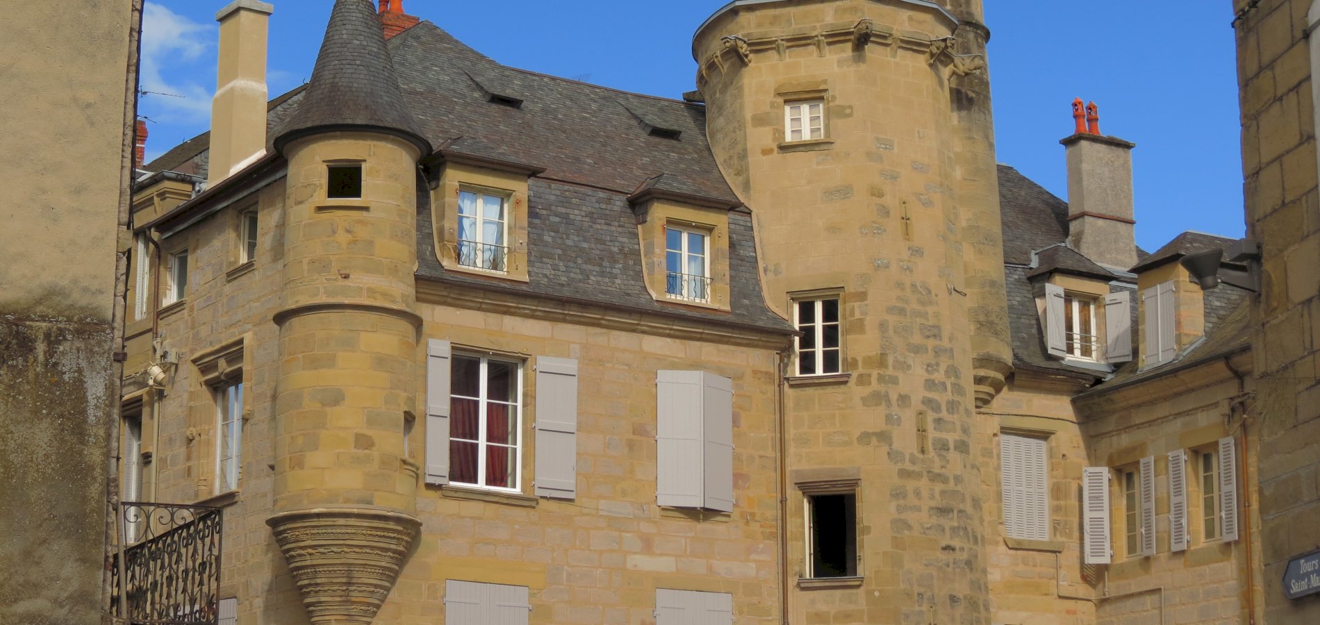Ophorus Tours - From Sarlat la Canéda to Brive Private Transfer