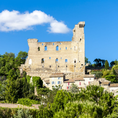 Stop in Châteauneuf-du-Pape village