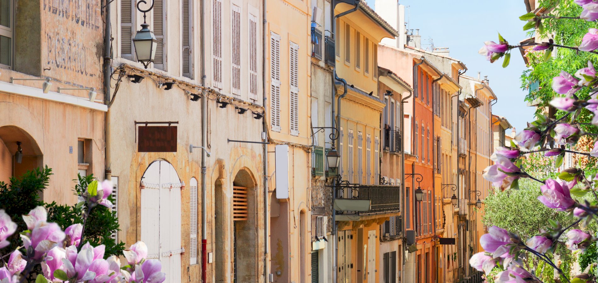 Ophorus Tours - From Toulouse to Aix en Provence Private Transfer