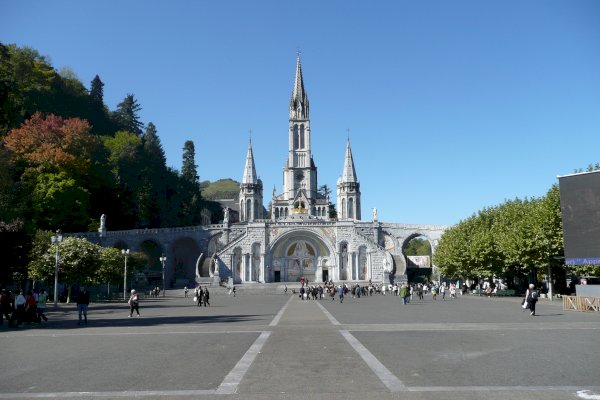 Ophorus Tours - From Toulouse to Lourdes Private Transfer