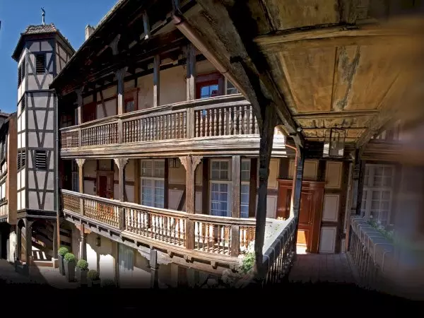 Hotel Cour du Corbeau (or similar)