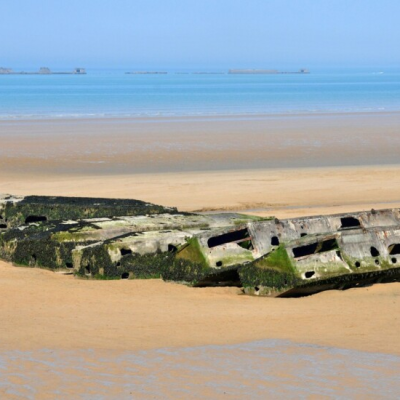 Arrive in Arromanches-les-Bains