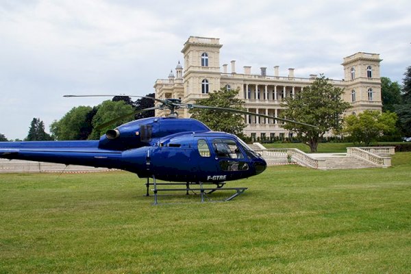 Ophorus Tours - Paris Helicopter Tour including lunch at Château de Ferrières