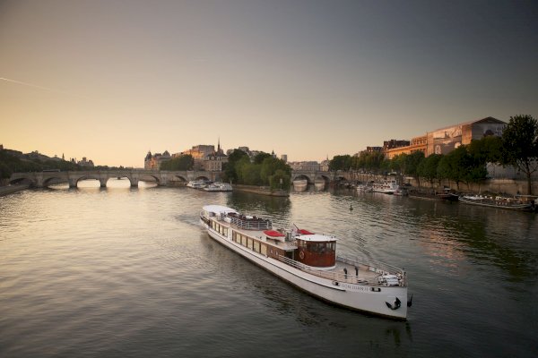 Ophorus Tours - Luxury Seine River Yacht Cruise & Fine Dining in Paris France 