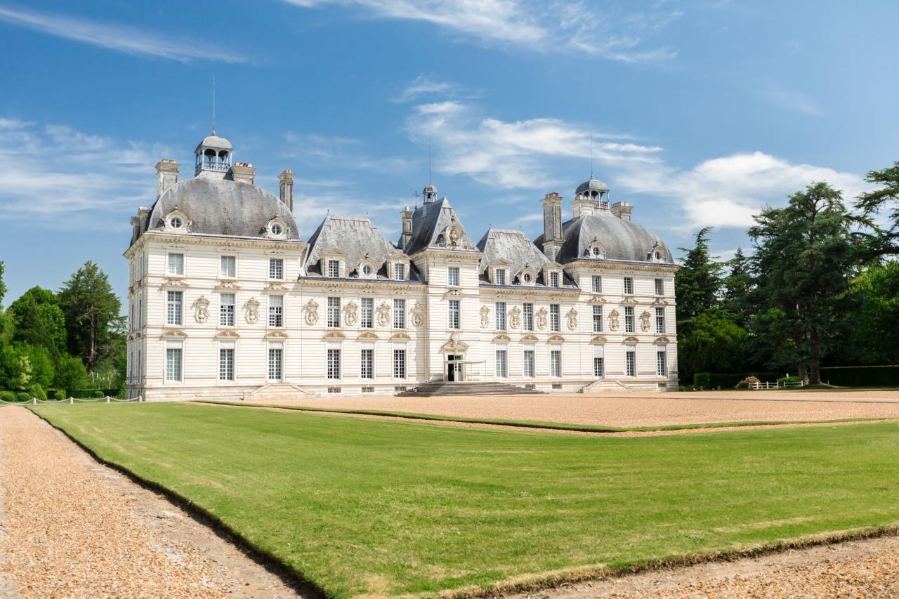 Ophorus Tours - Chateau de Cheverny Loire Valley Castle - All inclusive Entrance Tickets