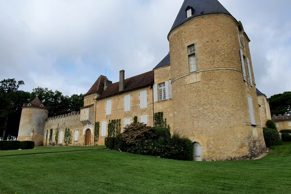 Ophorus Tours - Bordeaux to Château d'Yquem & Château Guiraud Wine Tour