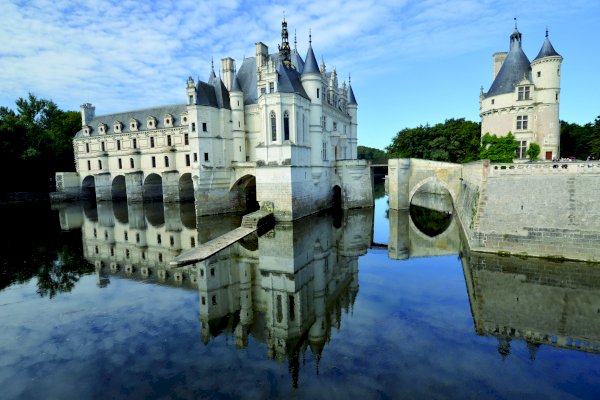 Ophorus Tours - 9 Days Small Group Normandy, Loire Valley & Bordeaux Package - 4* Hotel