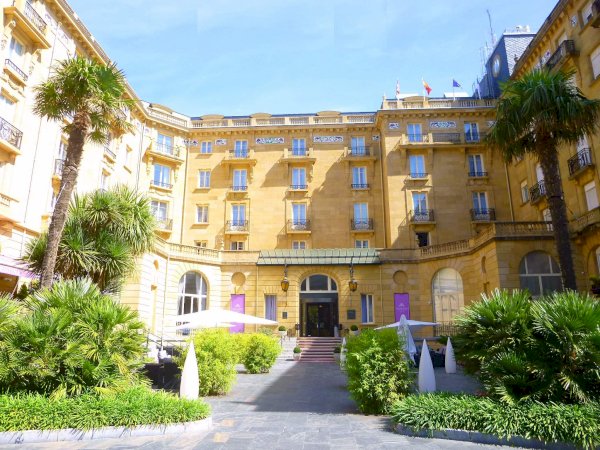 Ophorus Tours - Hotel Villa Foch (Bordeaux) - Hotel Maria Cristina (San Sebastian)