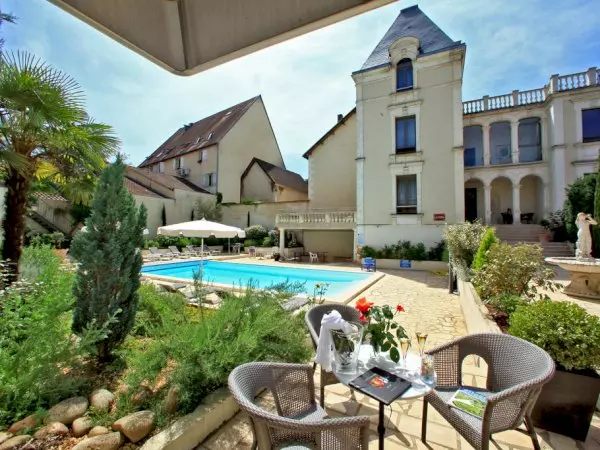 Hotel Le Renoir (or similar)