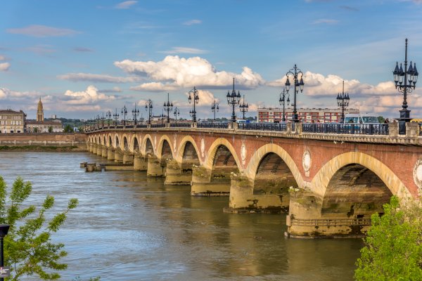 Ophorus Tours - From Pauillac Cruise Port to Visit Bordeaux shore excursion private