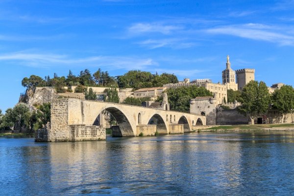 Ophorus Tours - Avignon Private Transfer from city train station to hotel